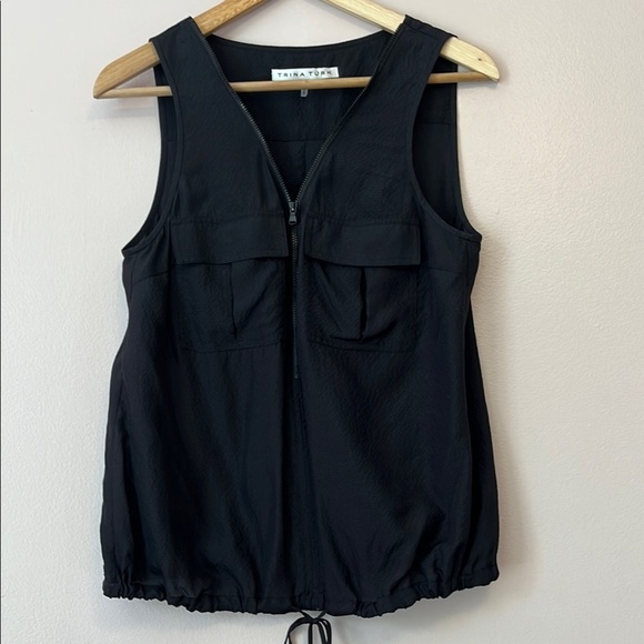 Trina Turk Silk V-Neck Zip Blouse Blouson Whimsigoth Office Glam Black Medium - Picture 1 of 9